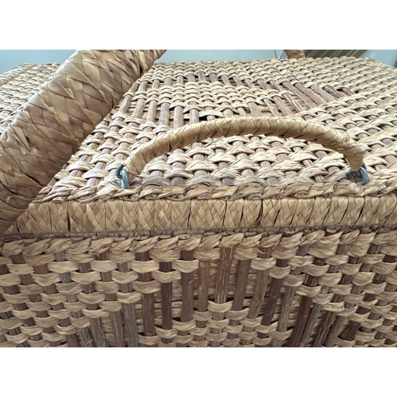 Vintage Mid Century Woven Wicker Picnic Basket Storage Trunk Boho Rattan - Picture 9 of 9